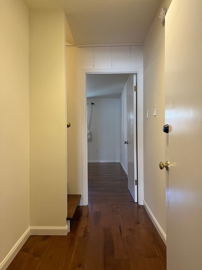 Building Photo - SPACIOUS PARKSIDE SINGLE-FAMILY HOME WITH ENCLOSED PATIO — AVAILABLE NOW!