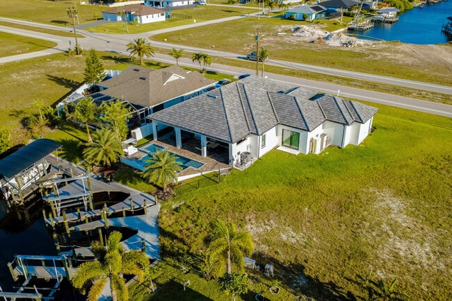 Building Photo - 3611 Gulfstream Pkwy