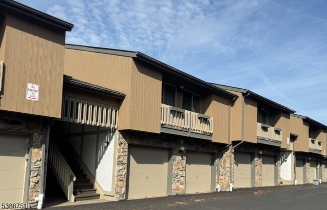 Building Photo - 16 Buchanon Ct