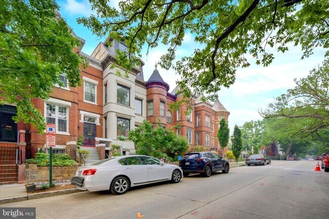 Building Photo - Great 1 Bed 1 Bath in Eckington/Bloomingdale at the Madison Condominiums