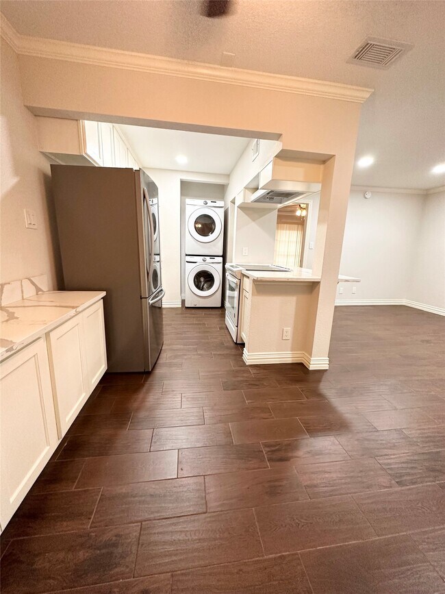 Building Photo - 8935 Gaylord Dr