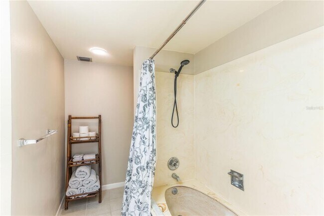 Building Photo - 700 Island Way