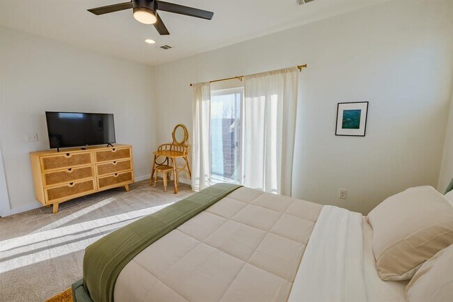 Building Photo - 7609 Bennett Ave