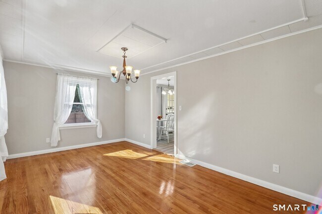 Building Photo - 27 Melrose Ave