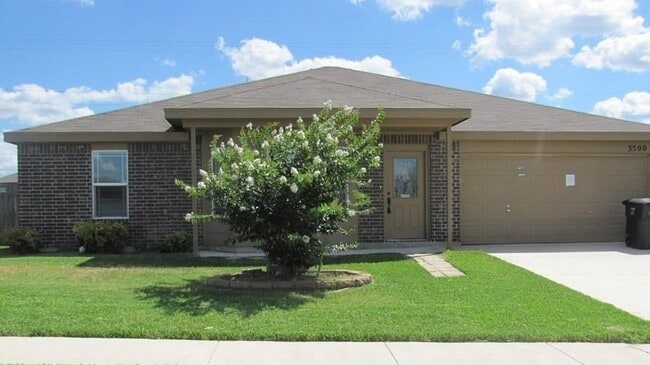 Primary Photo - 4bed / 2 bath AVAILABLE SOON!!!!! MID JANUARY