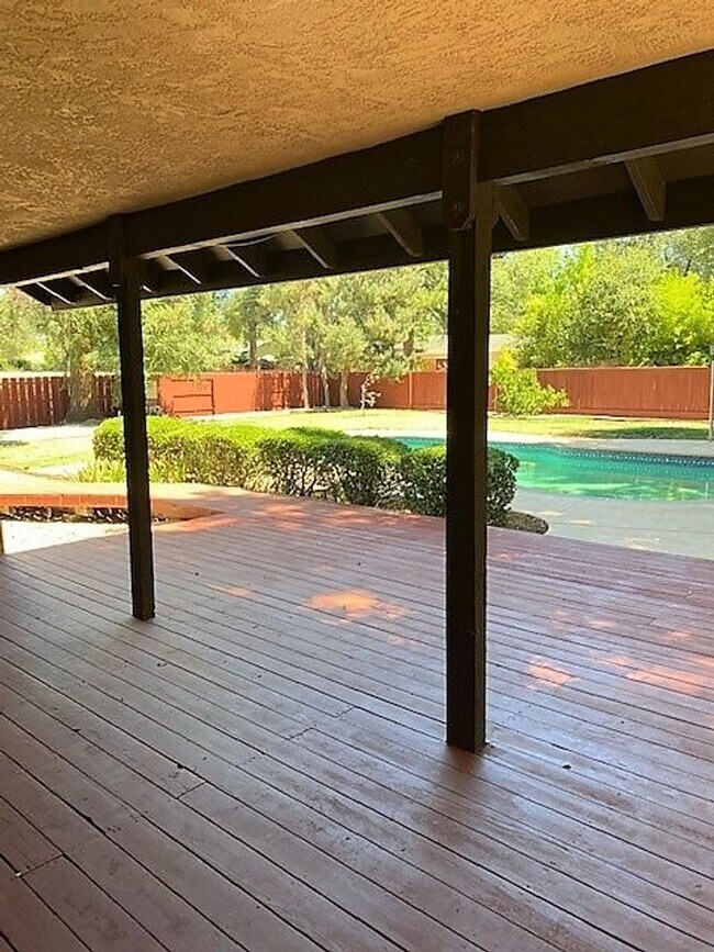 Building Photo - Westside Home w/ Pool