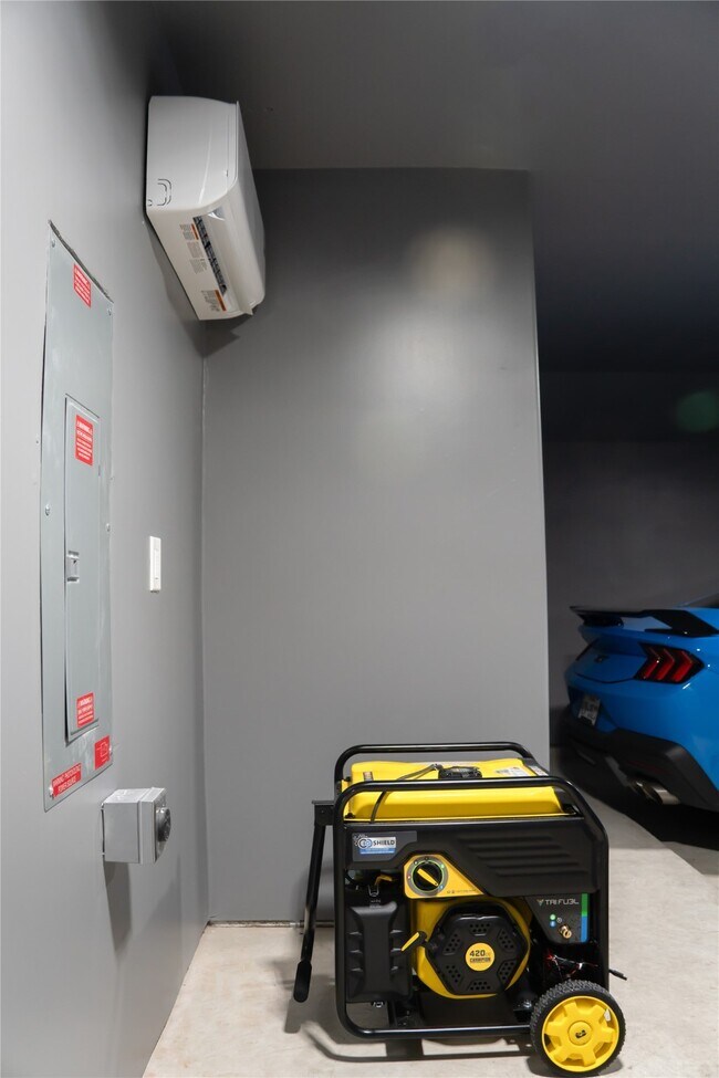 Building Photo - 1126 W 23rd St