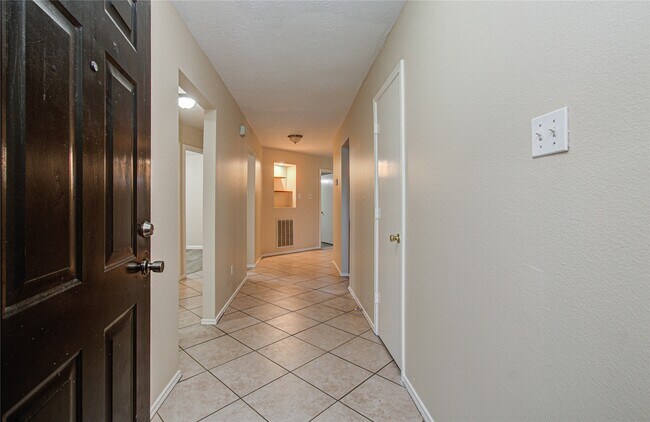 Building Photo - 16835 Carbridge Dr