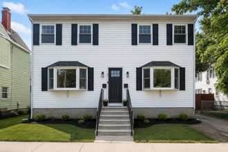 Building Photo - 32 Cos Cob Ave