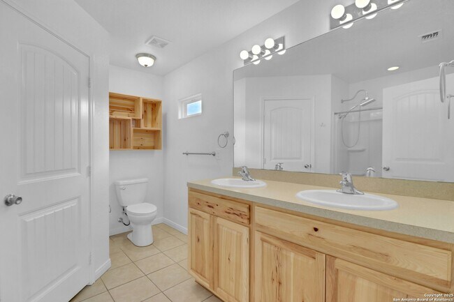 Building Photo - 2720 Golf Dr