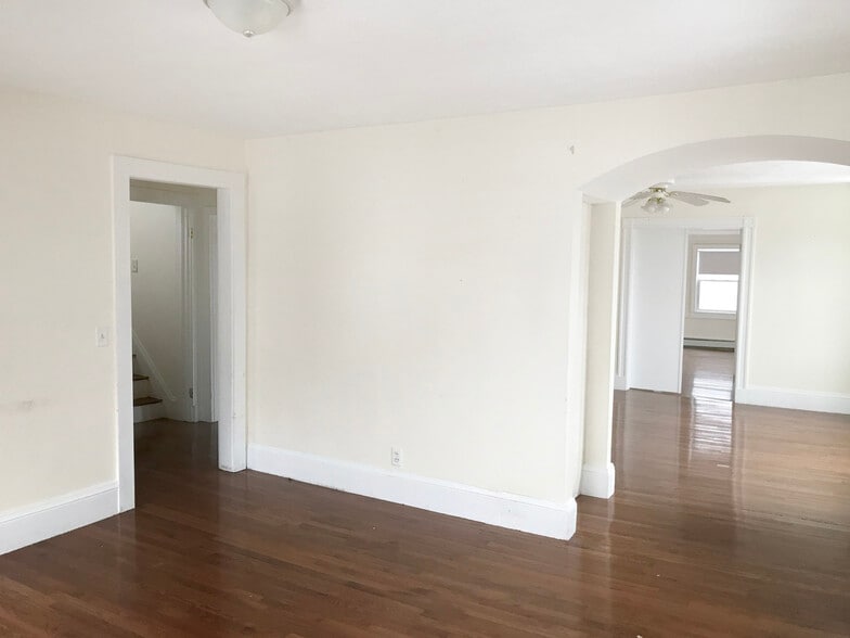 Building Photo - 113 Ashland St