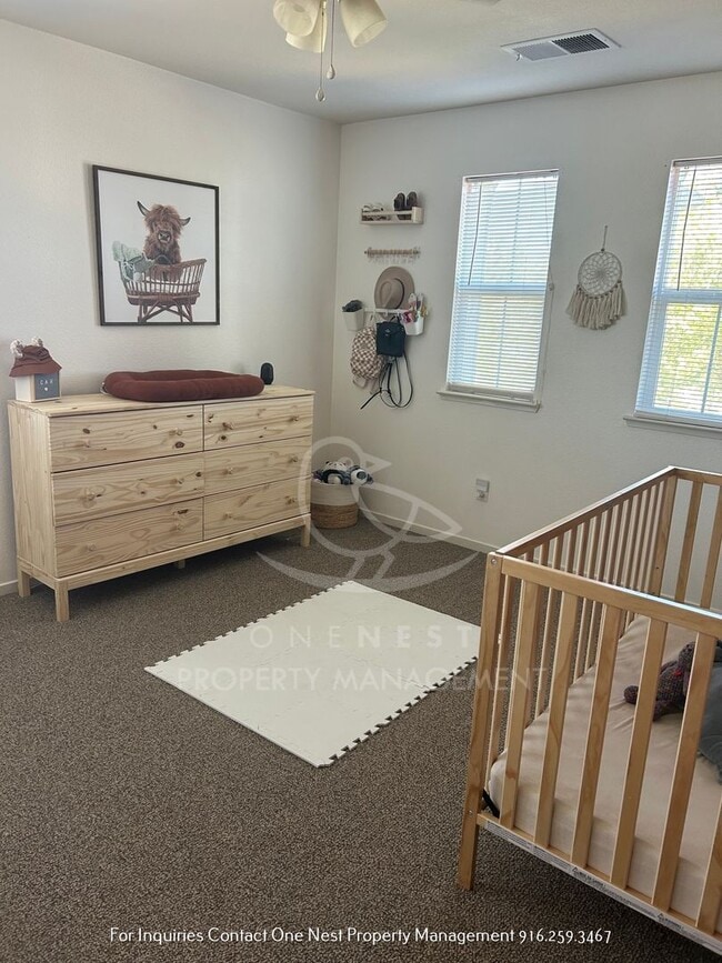 Building Photo - 3 bdrm + Den rental in Plumas Lake!
