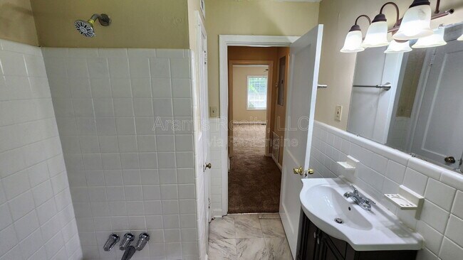 Building Photo - 6565 Camp St