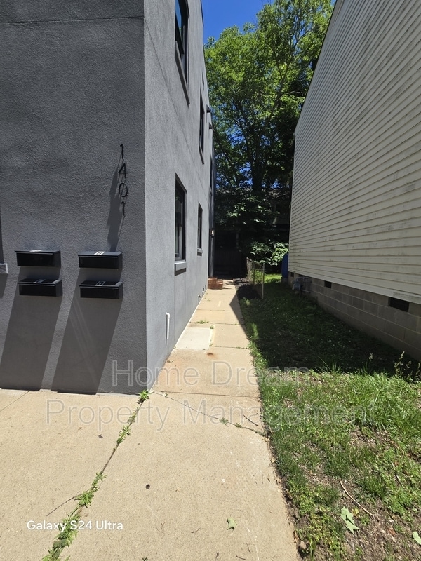 Building Photo - 1401 Charles St