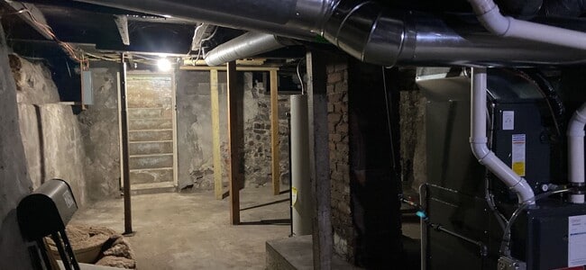 Building Photo - 2 BR/1.5 Bath Single Family Home In Goshen!