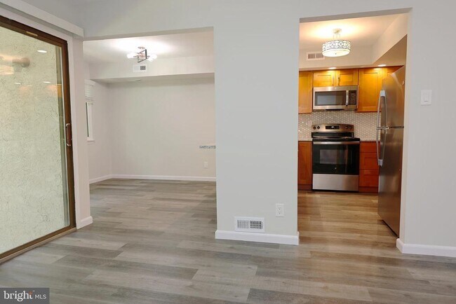 Building Photo - 49 5 Crown Royal Cir