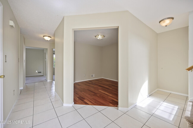 Building Photo - 17 Kingfisher Ct