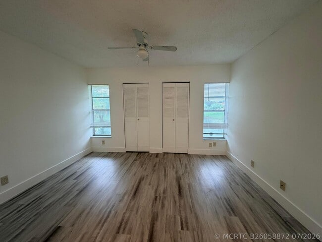 Building Photo - 918 Twin Lakes Dr