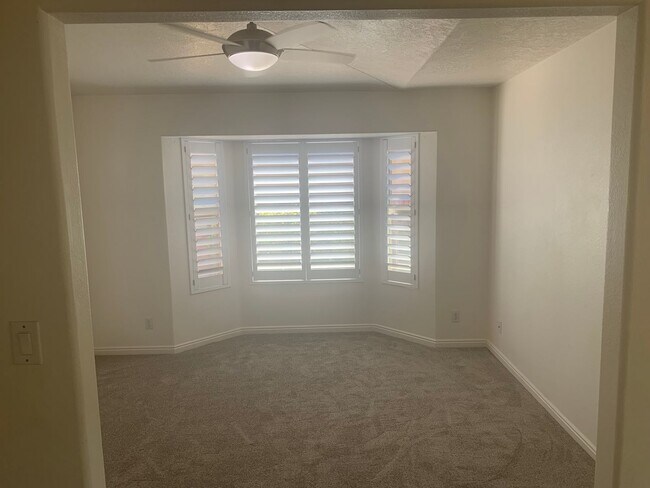 Building Photo - Wonderful 3 Bed 2 Bath Single Story on Sou...