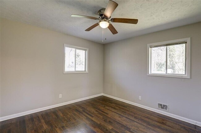 Building Photo - 2585 Walton Way SW
