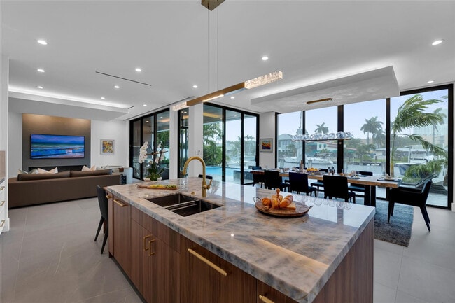 Building Photo - 1730 SE 13th St