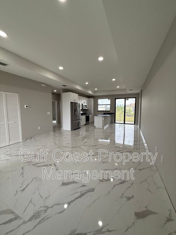 Building Photo - 1726 NE 13th St