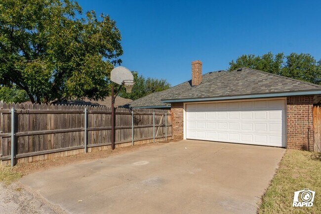 Building Photo - 4911 Sherwood Dr