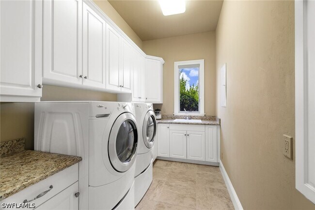Building Photo - 11777 Via Savona Ct
