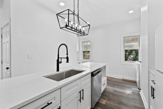 Building Photo - 721 Boggs Ave