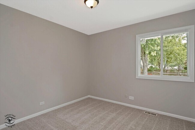 Building Photo - 30W181 Foxboro Ct
