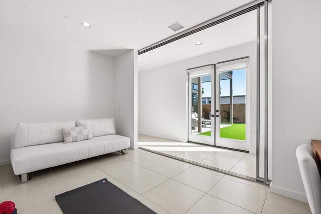 Building Photo - 57887 Salida del Sol