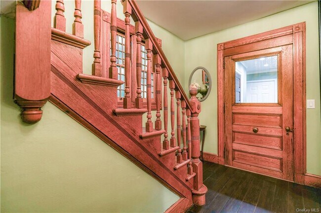 Building Photo - 105 Main St