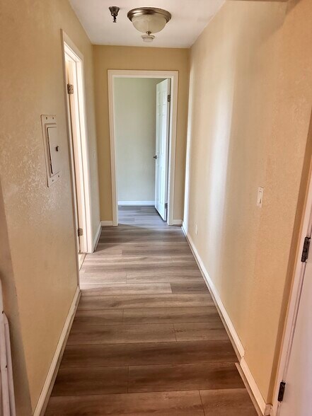 Building Photo - 5252 Orange Ave, #103