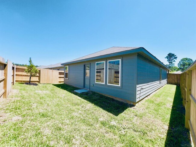 Building Photo - 3007 Mallorca Dr