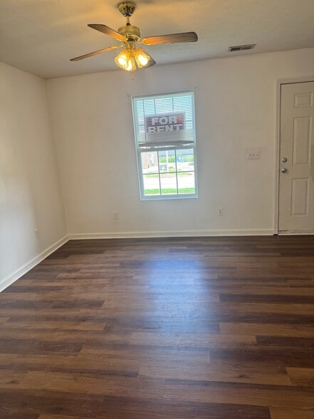 Building Photo - 910 Weeping Willow Dr