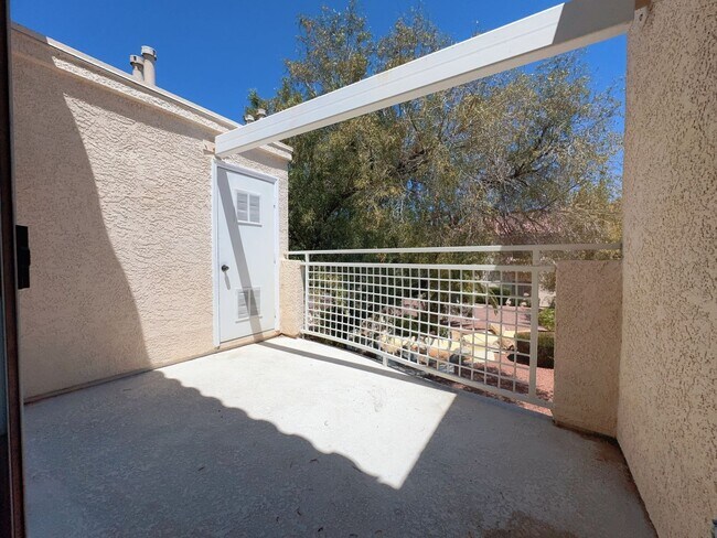 Building Photo - 2b2b Condo Tropicana/Jones  $1450