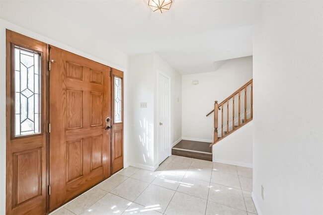 Building Photo - 7063 River Garden Dr