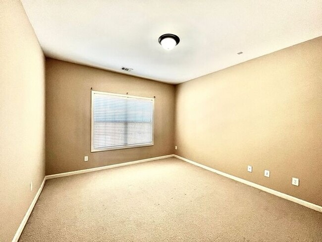Building Photo - 12821 Doe Dr