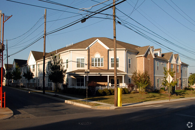 Building Photo - Washington Square Townhomes