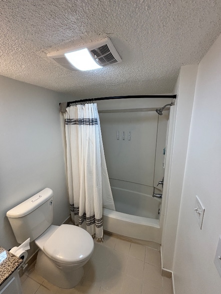 Building Photo - 1028 Navaho Dr