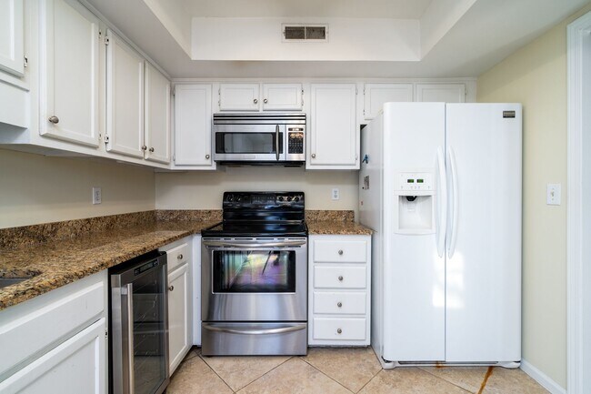 Building Photo - Mount Pleasant Townhome for Rent!