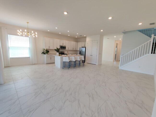Building Photo - 32792 Tree of Life Ave