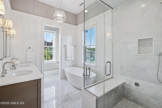 Building Photo - 25 Woodland Dr