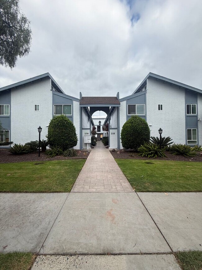 Building Photo - 226 B Ave