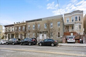 Building Photo - 607 18th St