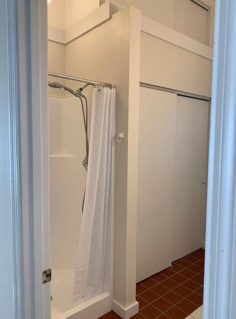 bathroom - 1601 Poinsettia Ave