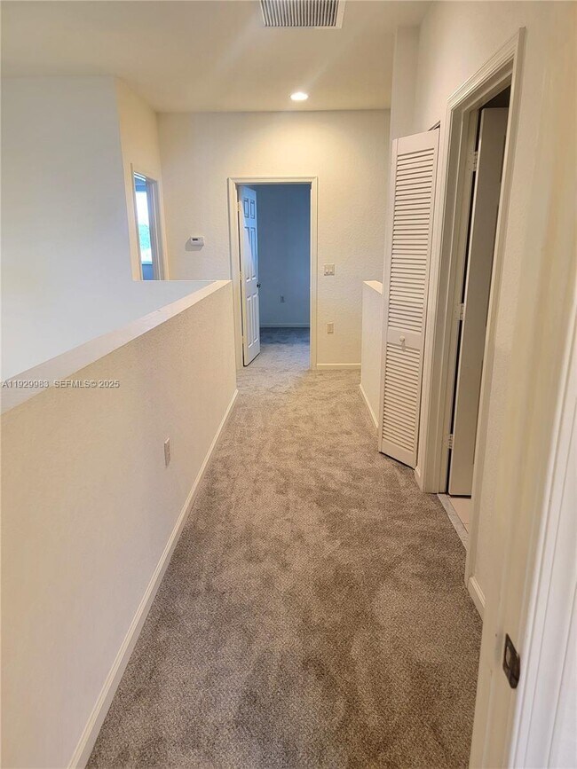 Building Photo - 2513 Stockbridge Square SW