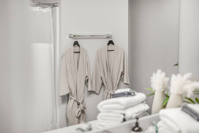 Building Photo - 2702 E 33rd St