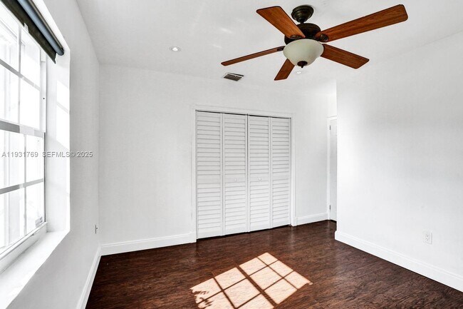 Building Photo - 6871 SW 50th Terrace