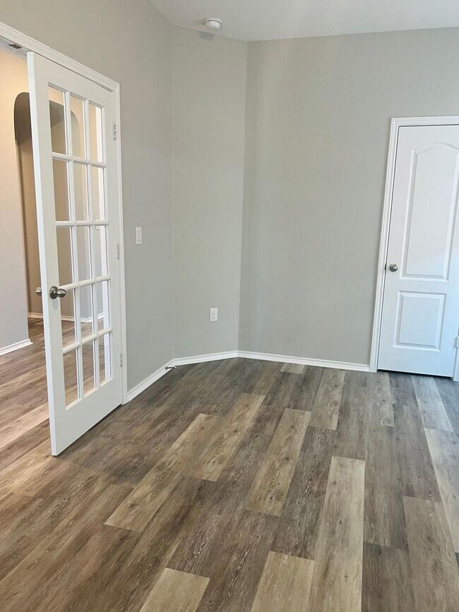Building Photo - Tech Ridge Area Gem – Nearly 3,000 Sq Ft o...